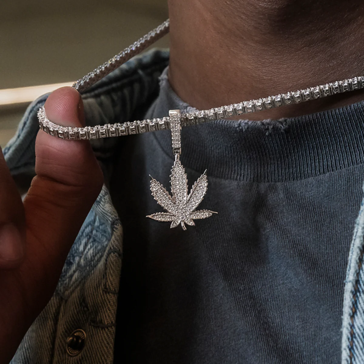Diamond Weed Leaf Pendant in White Gold - Image 3