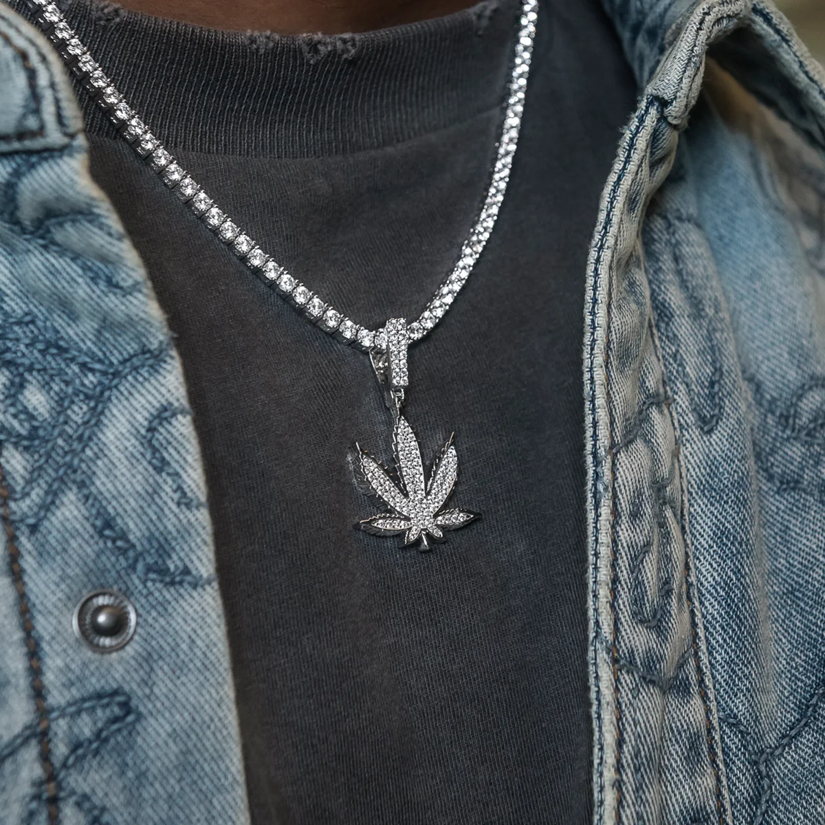 Diamond Weed Leaf Pendant in White Gold - Image 4