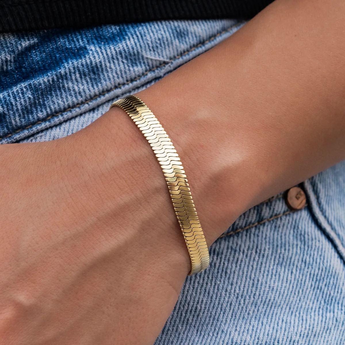 Herringbone Bracelet in Yellow Gold- 6mm - Image 3