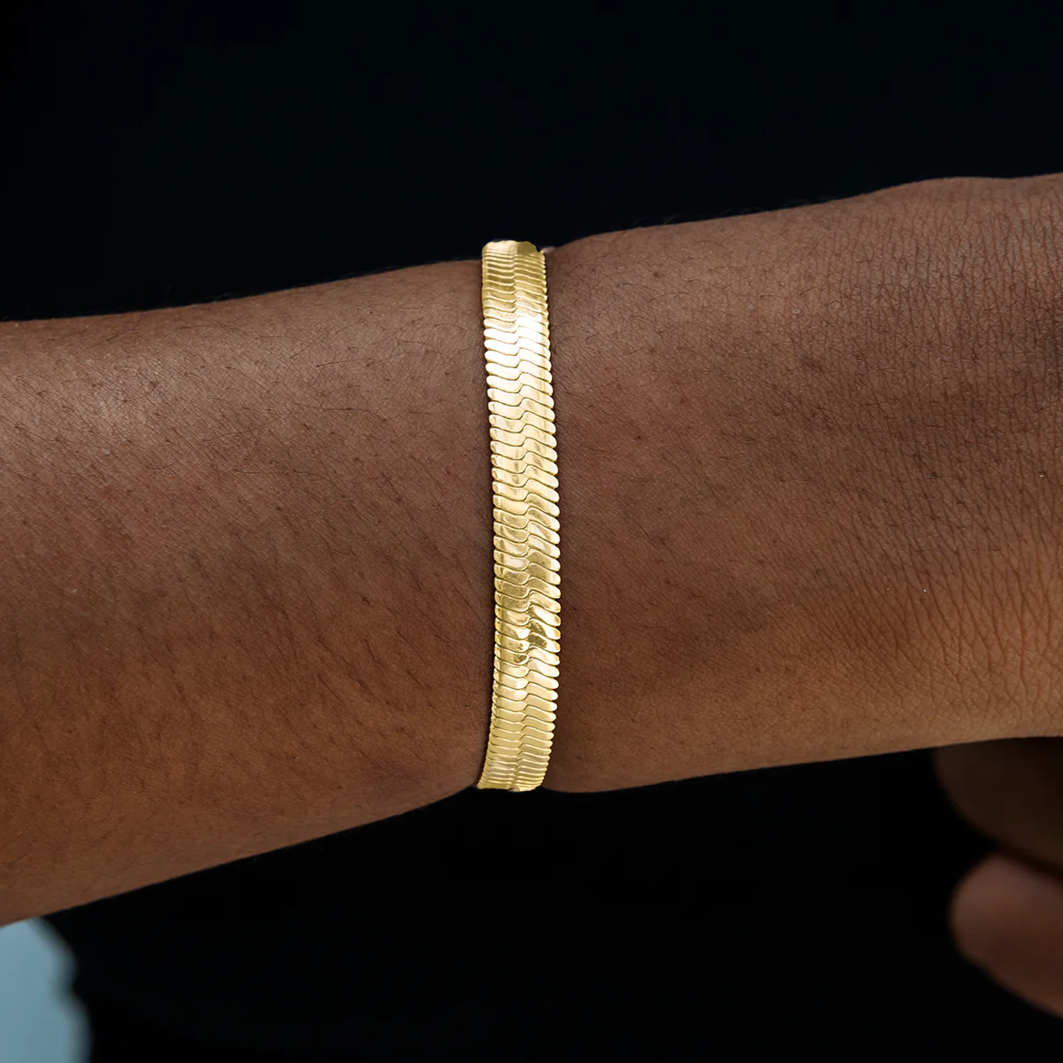 Herringbone Bracelet in Yellow Gold- 8mm - Image 2