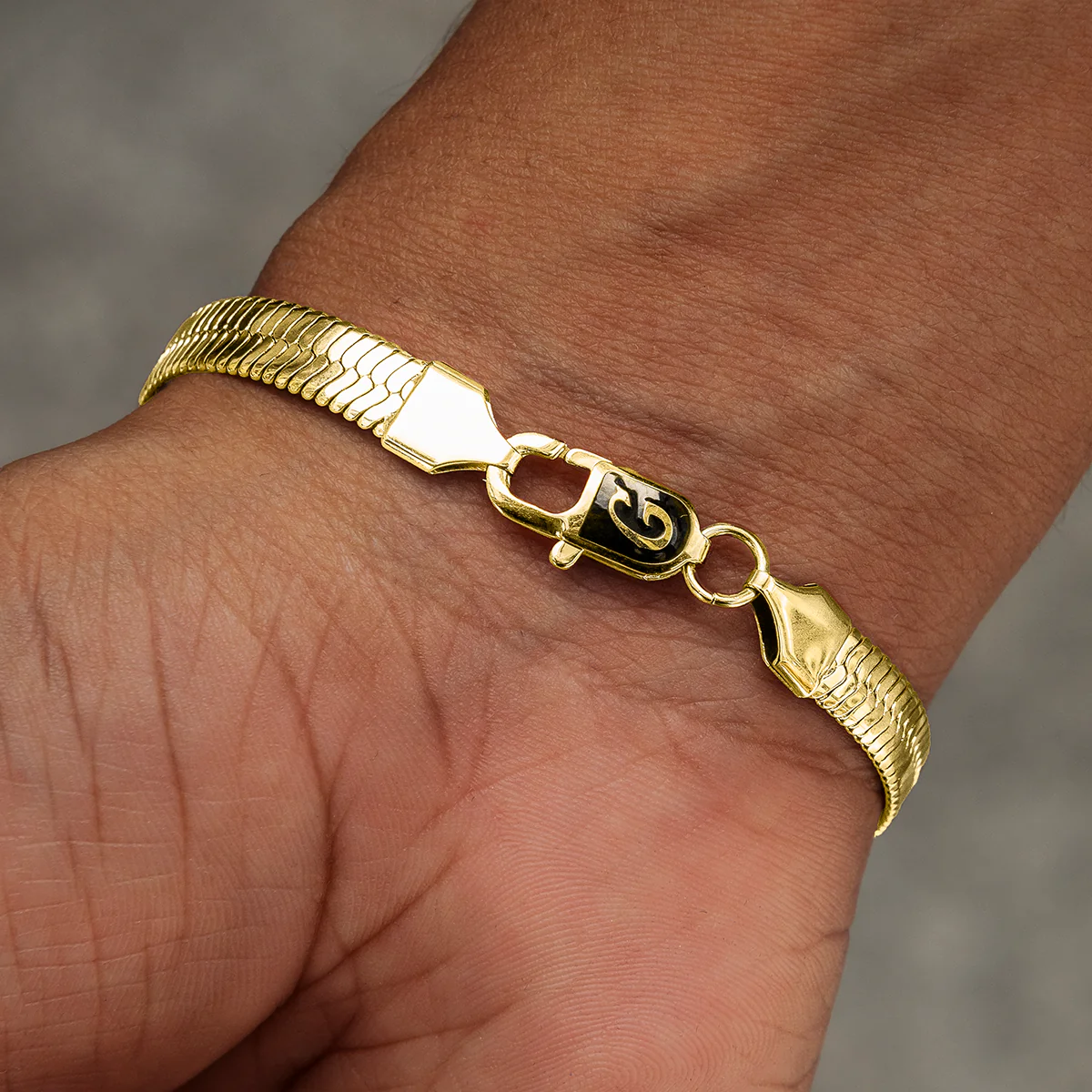 Herringbone Bracelet in Yellow Gold- 8mm - Image 3