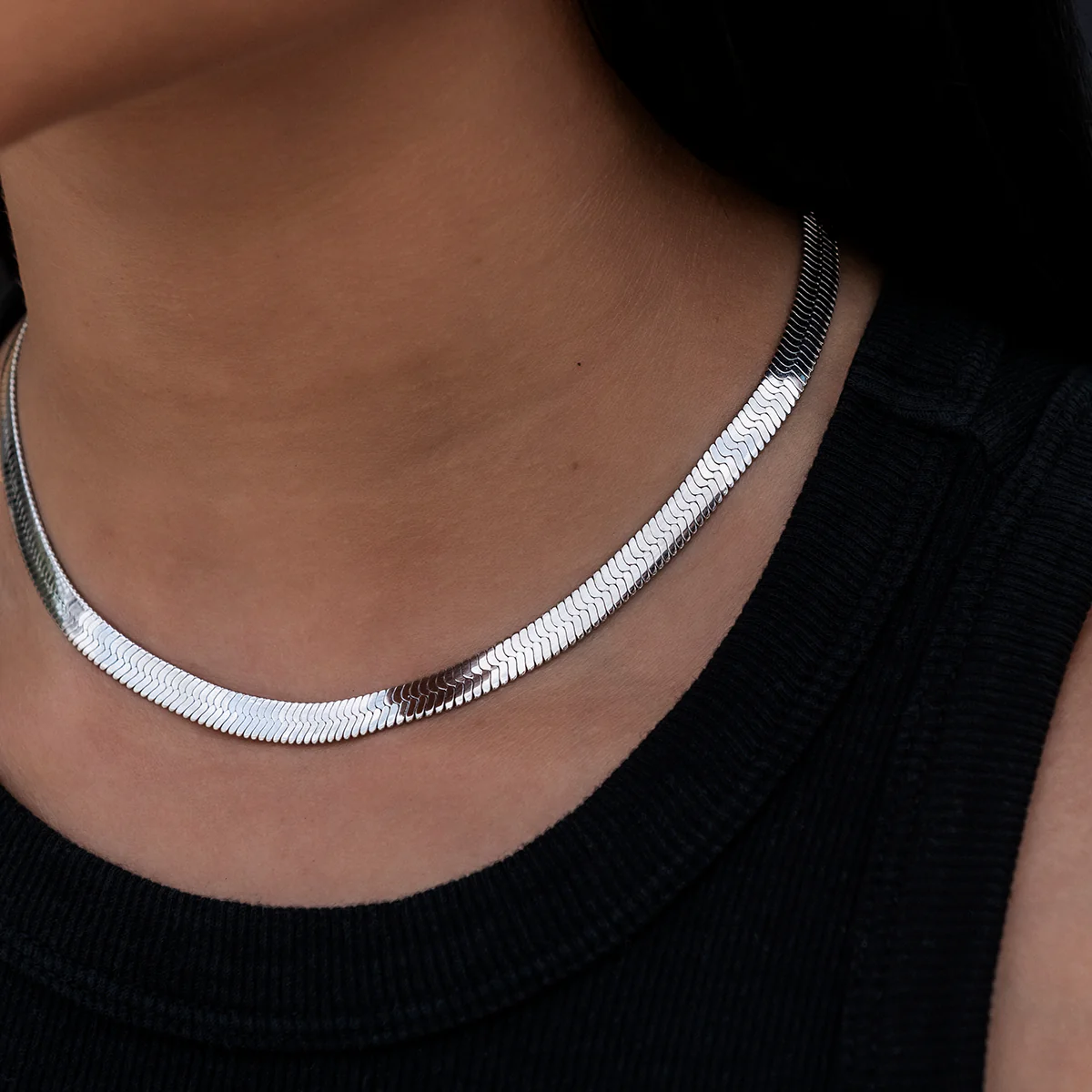 Herringbone Necklace in White Gold- 6mm - Image 3