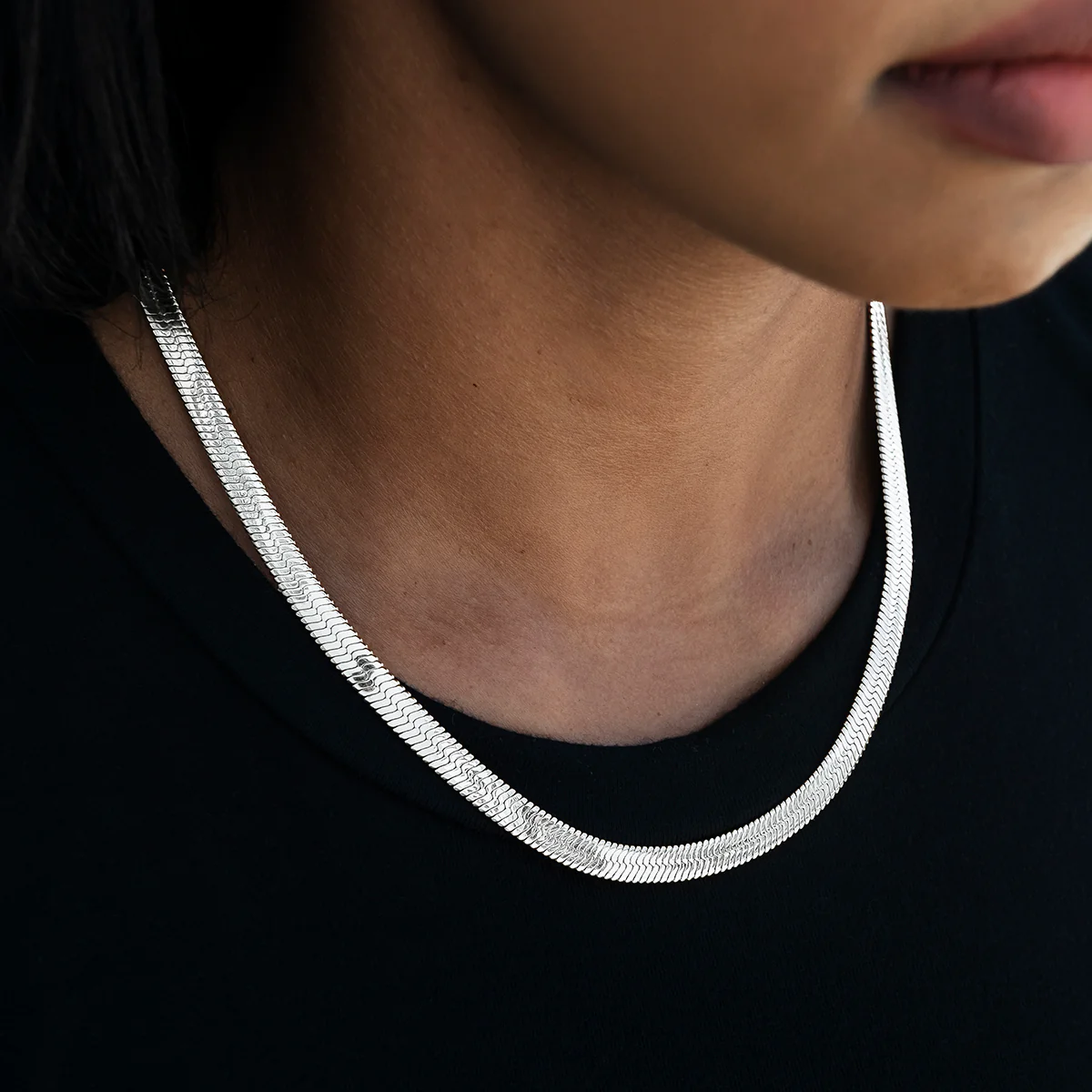 Herringbone Necklace in White Gold- 8mm - Image 4