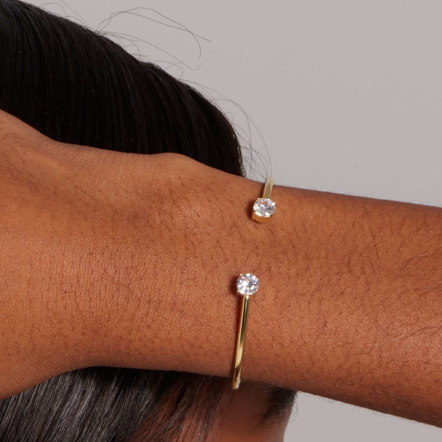 Open-Cuff Bracelet with Round Cut Stones in Yellow Gold - Image 3