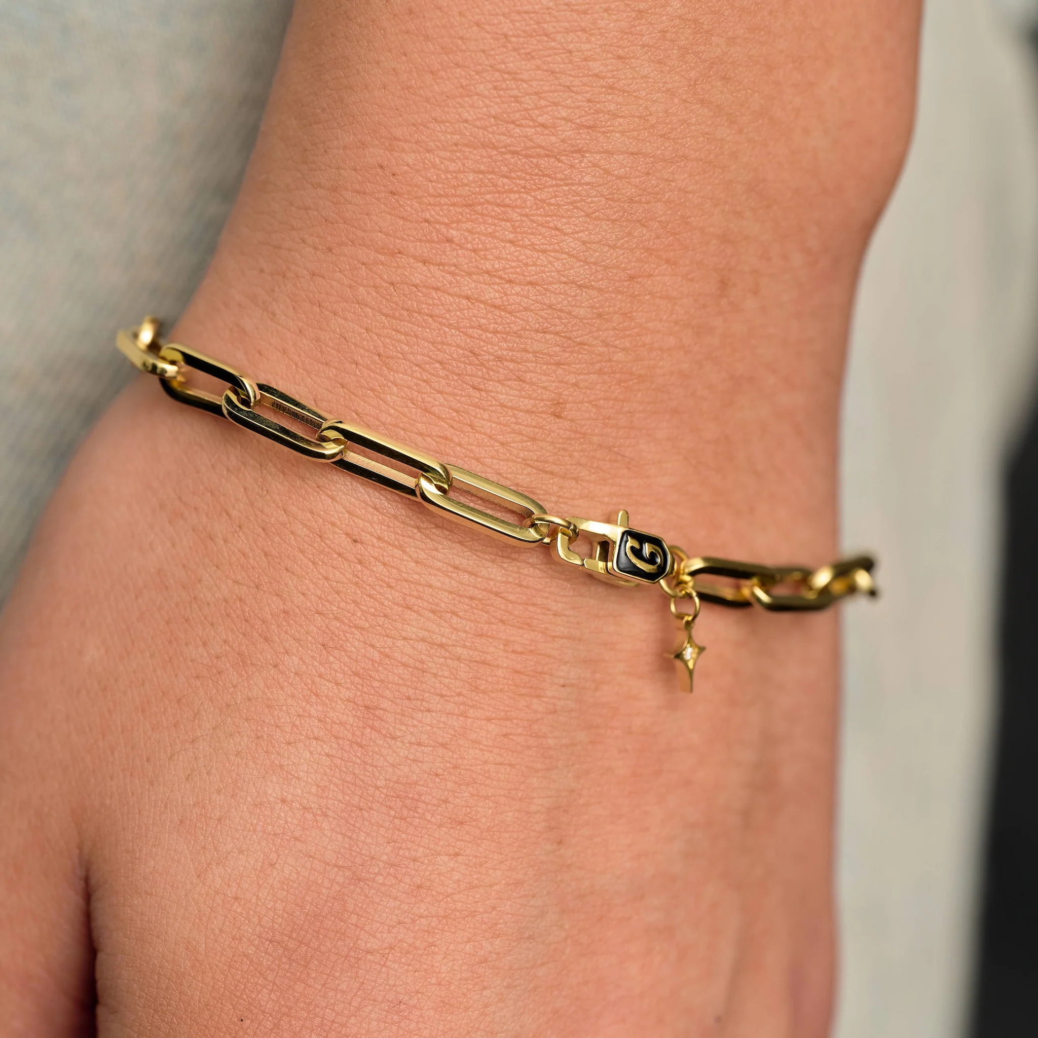 Paper Clip Chain Bracelet in Yellow Gold - 5mm - Image 3