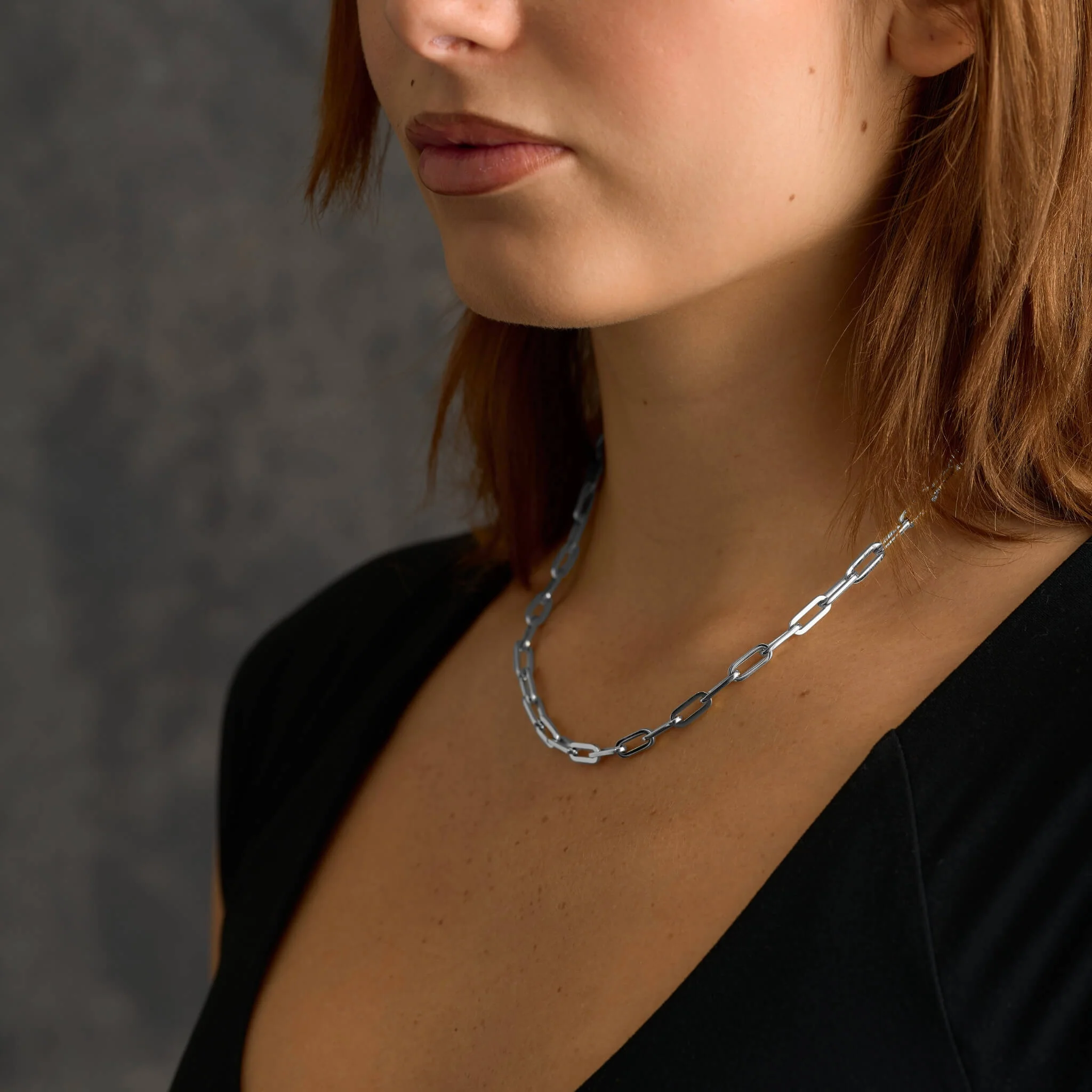 Paper Clip Chain Necklace in White Gold - 5mm - Image 4